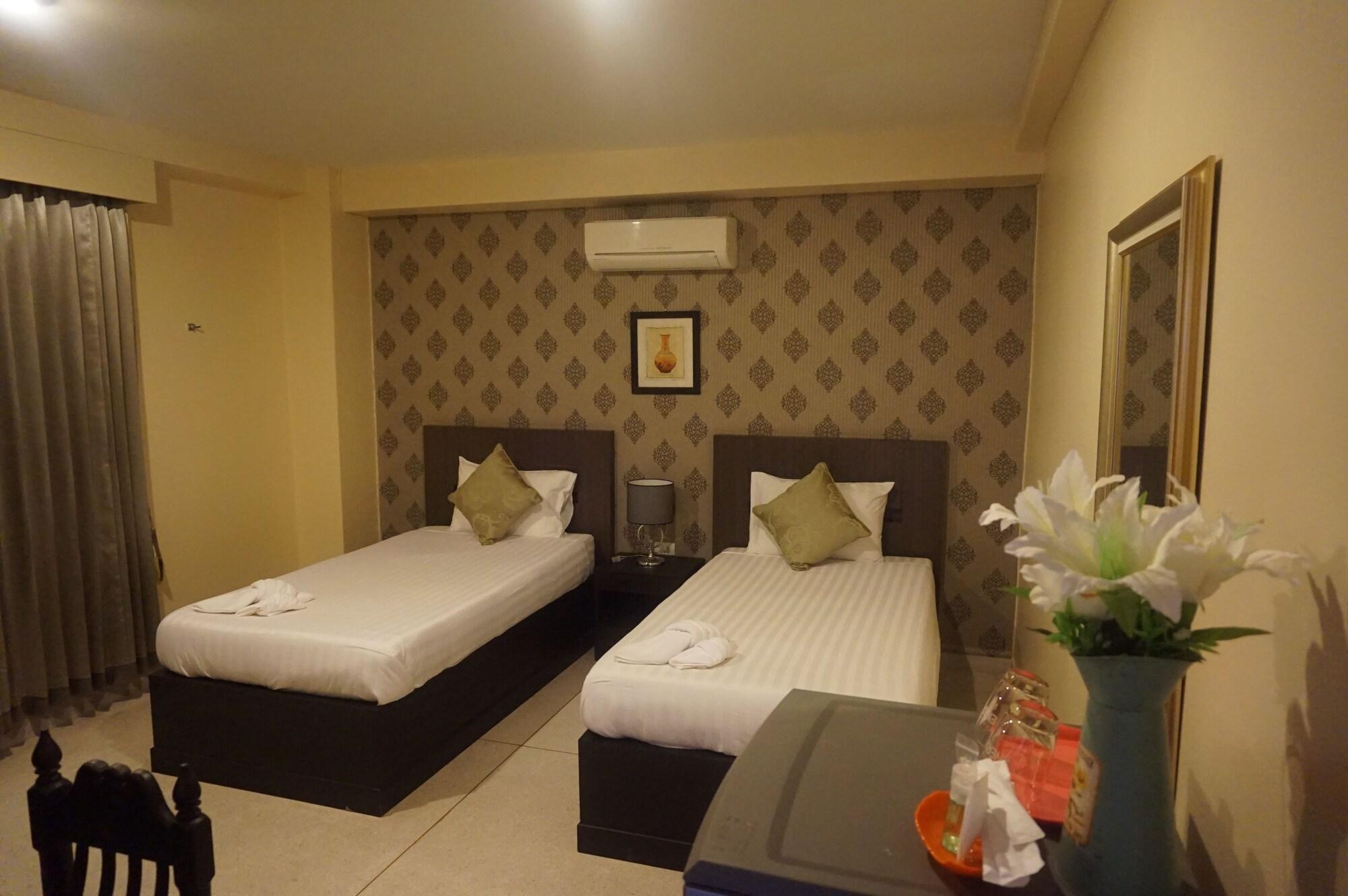 Metro Residence Surin Buitenkant foto